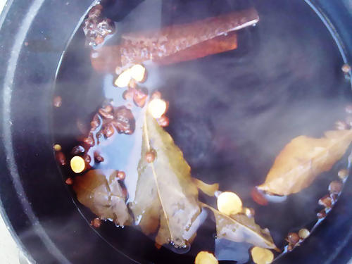 香料如何处理卤水和火锅底料中的异味